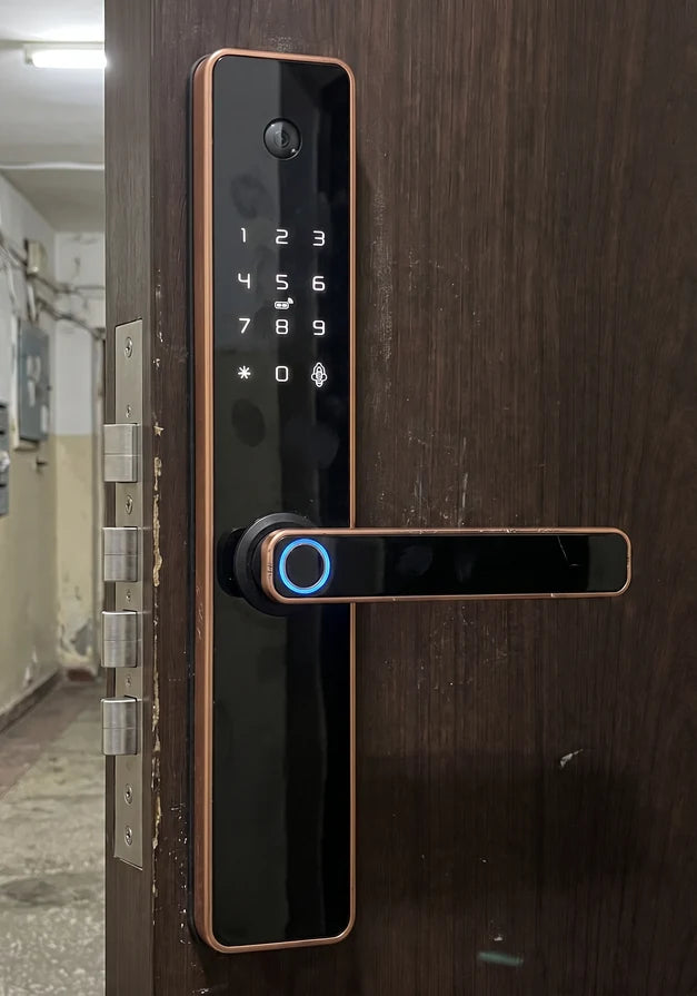 Smart Lock Nero Look - Copper on apartment door