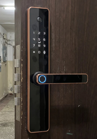 Smart Lock Nero Look - Copper on apartment door